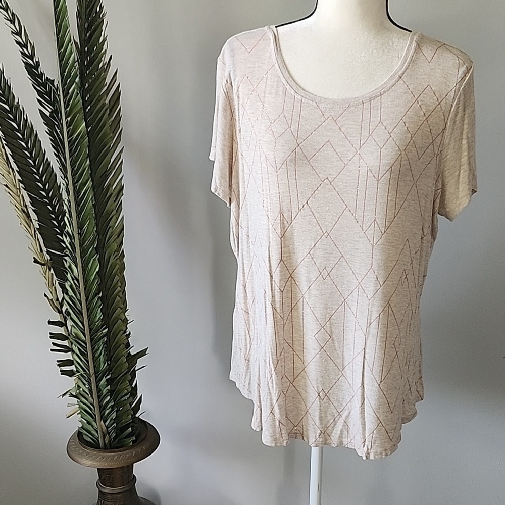 *PRICE DROP*
APT. 9 Heather Peach Tee with Rose Gold Art Deco design